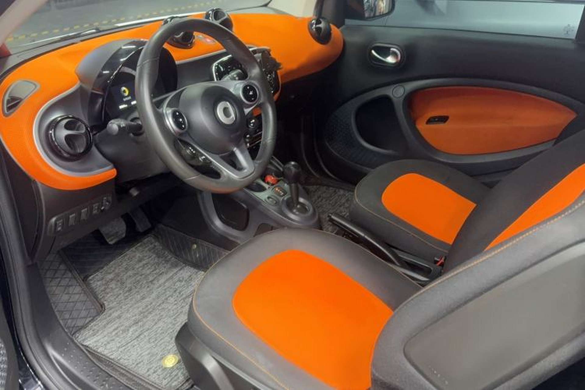 Used smart fortwo 2015 1.0L 52 kW Hardtop Passion Edition Interior 1