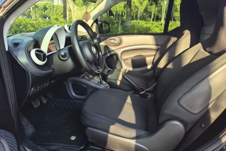 Used smart fortwo 2015 1.0L 52 kW hardtop Dynamic version Interior 2