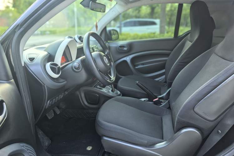 Used smart fortwo 2015 1.0L 52 kW hardtop Dynamic version Interior 5