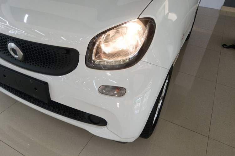 Used smart fortwo 2015 1.0L 52 kW hardtop Dynamic version Left Front Headlight