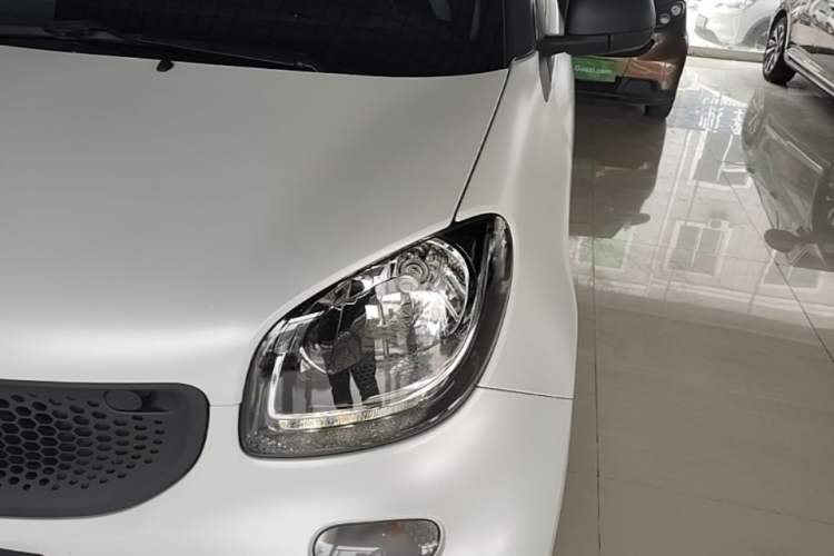 Used smart fortwo 2015 1.0L 52 kW hardtop Dynamic version Left Front Headlight