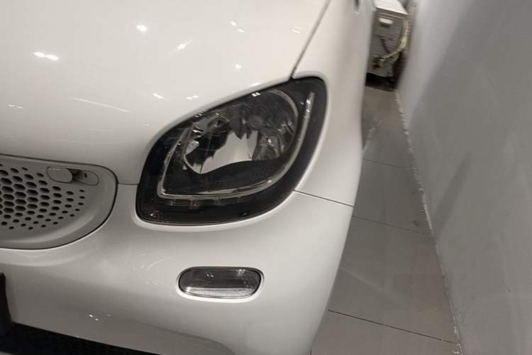 Used smart fortwo 2015 1.0L 52 kW Hardtop Passion Edition Left Front Headlight