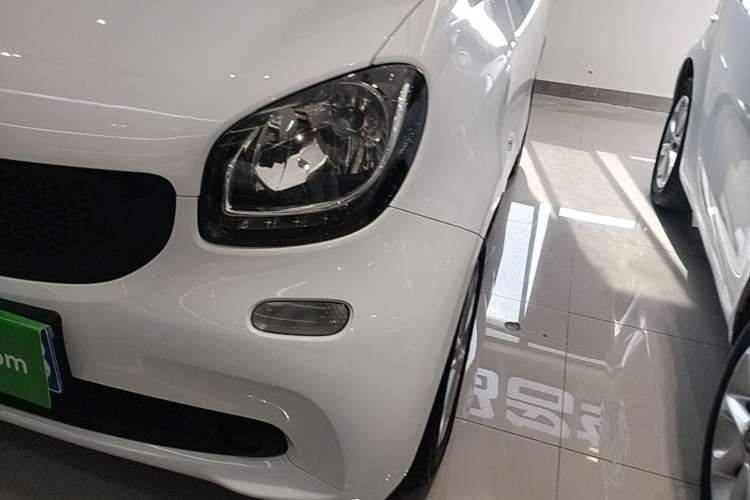 Used smart fortwo 2015 1.0L 52 kW hardtop Dynamic version Left Front Headlight