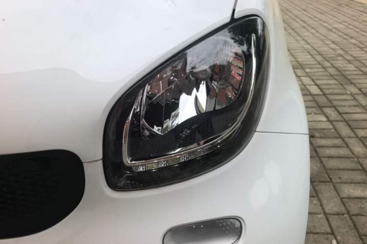 Used smart fortwo 2015 1.0L 52 kW hardtop Dynamic version Left Front Headlight