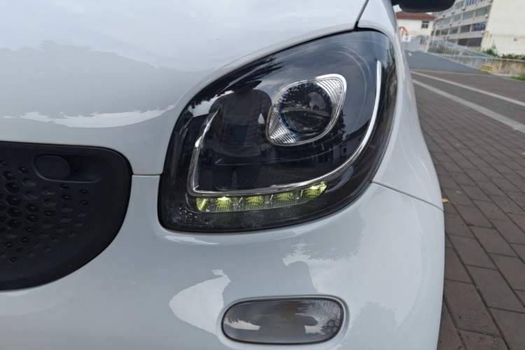 Used smart fortwo 2015 1.0L 52 kW hardtop Dynamic version Left Front Headlight