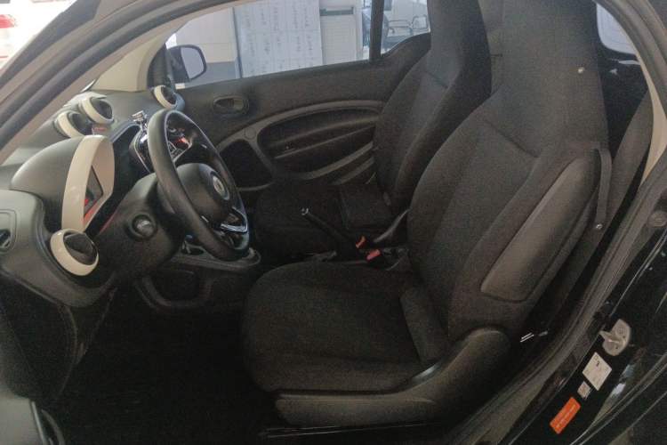 Used smart fortwo 2015 1.0L 52 kW hardtop Dynamic version Left Front Seat