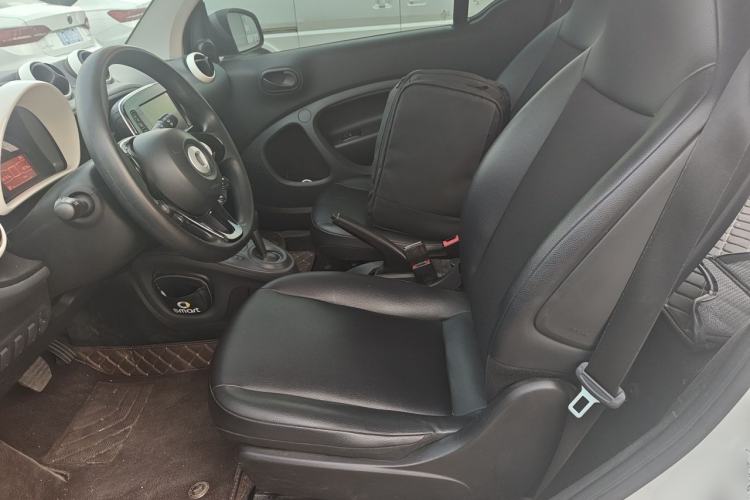 Used smart fortwo 2015 1.0L 52 kW hardtop Dynamic version Left Front Seat