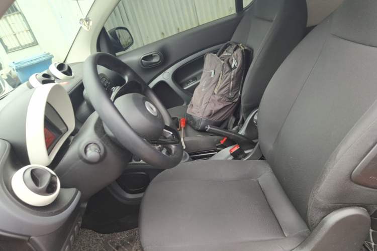 Used smart fortwo 2015 1.0L 52 kW hardtop Dynamic version Left Front Seat