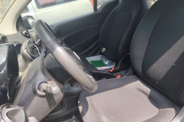 Used smart fortwo 2015 1.0L 52 kW Hardtop Passion Edition Left Front Seat