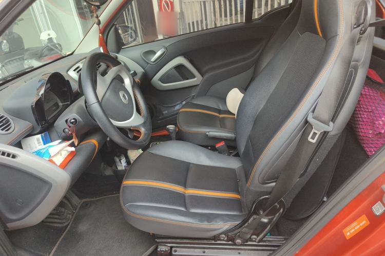 Used smart fortwo 2015 1.0 MHD Spark Special Edition Left Front Seat