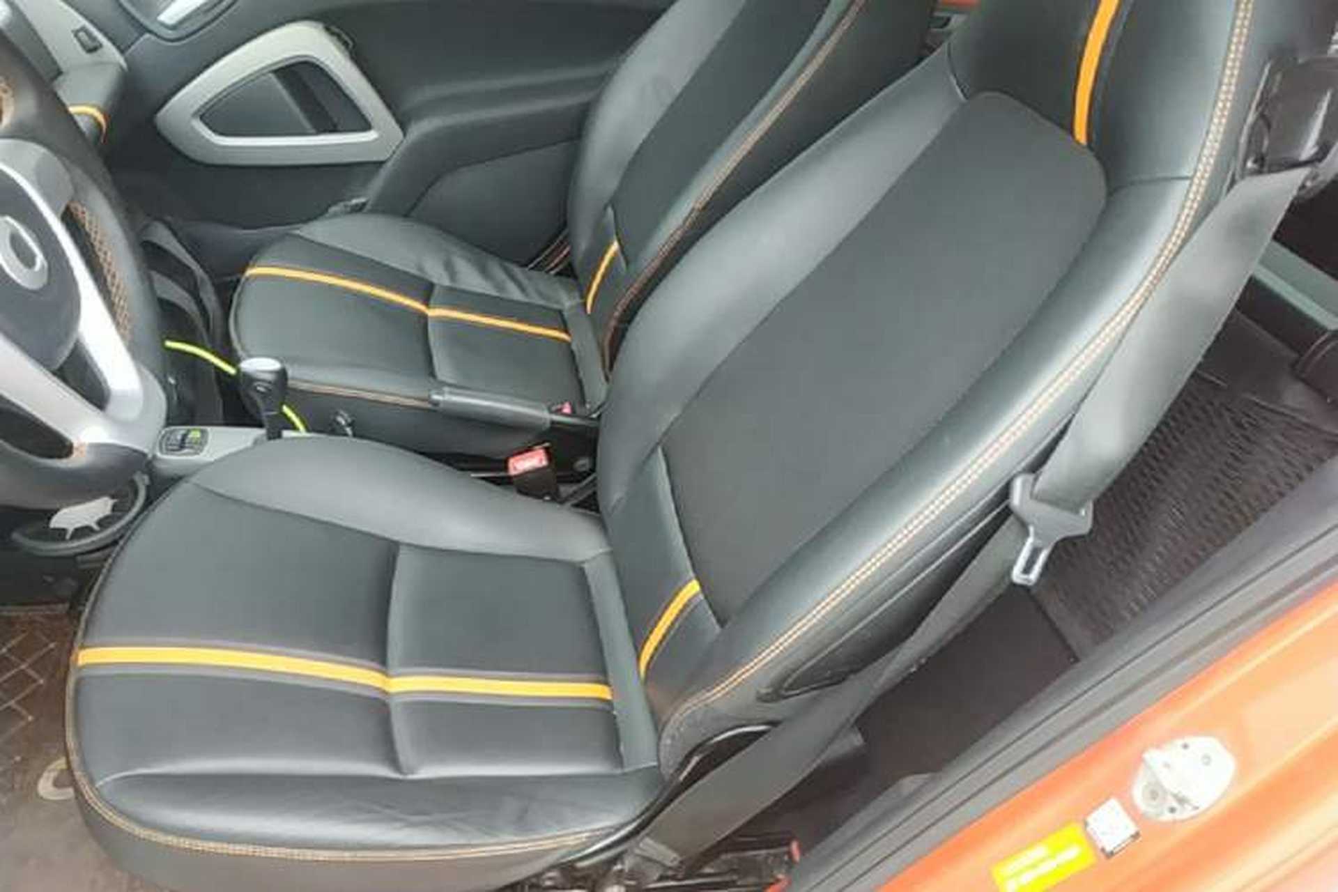 Used smart fortwo 2015 1.0 MHD Spark Special Edition Left Front Seat
