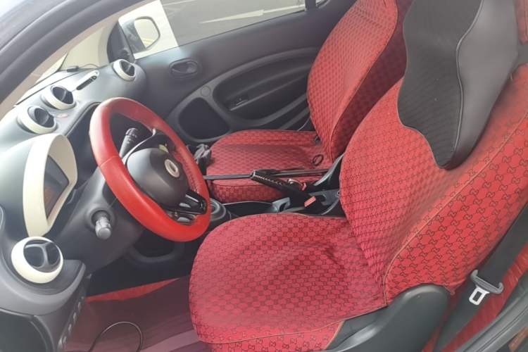 Used smart fortwo 2015 1.0L 52 kW hardtop Dynamic version Left Front Seat