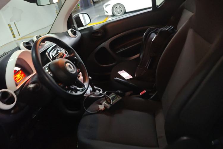Used smart fortwo 2015 1.0L 52 kW hardtop Dynamic version Left Front Seat