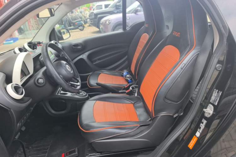 Used smart fortwo 2015 1.0L 52 kW hardtop Dynamic version Left Front Seat