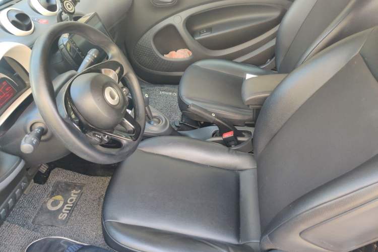 Used smart fortwo 2015 1.0L 52 kW hardtop Dynamic version Left Front Seat