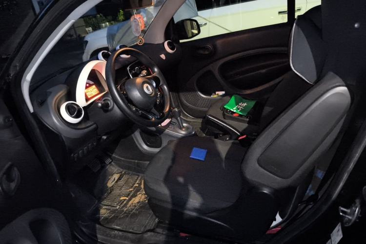 Used smart fortwo 2015 1.0L 52 kW hardtop Dynamic version Left Front Seat