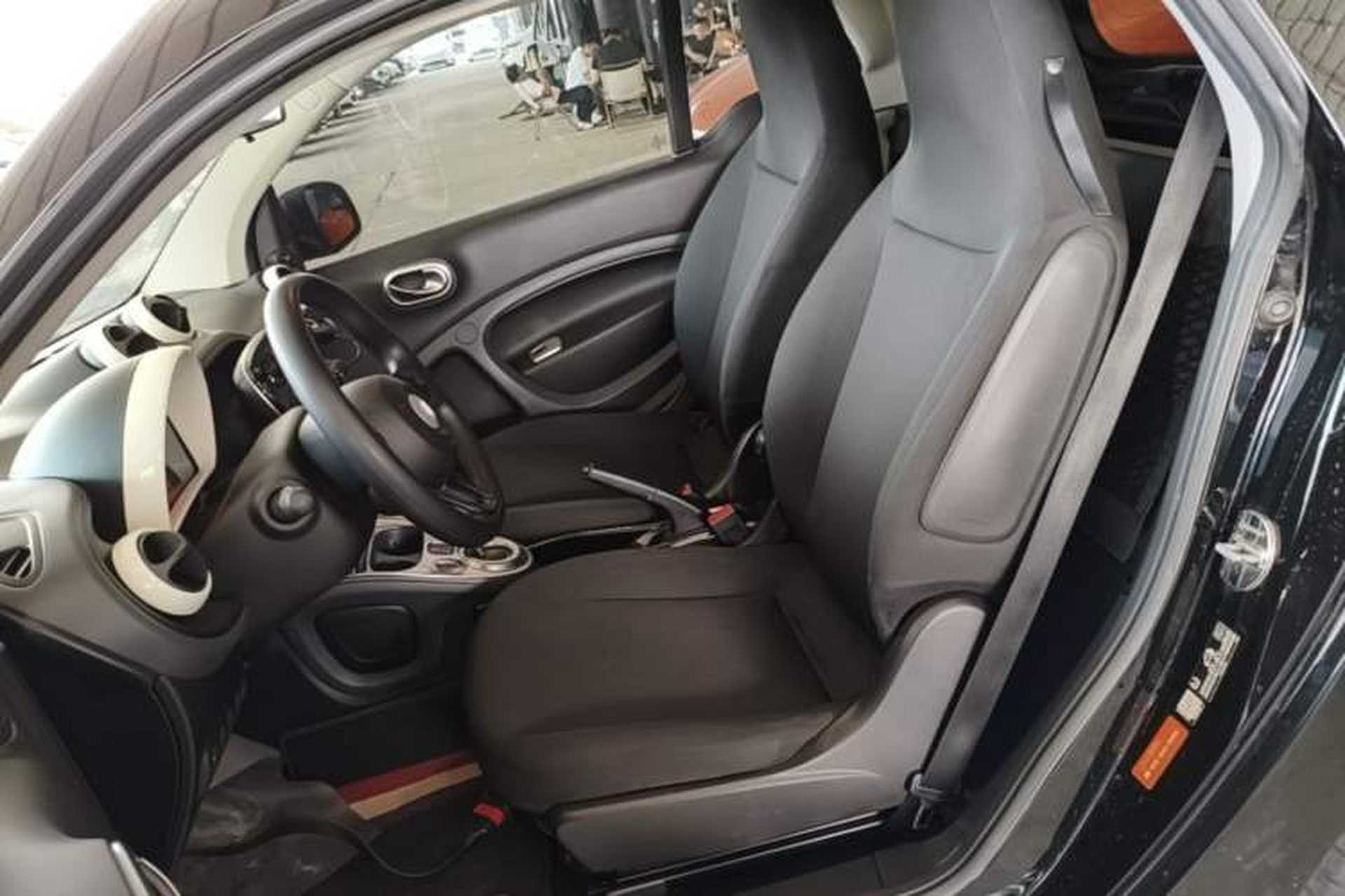 Used smart fortwo 2015 1.0L 52 kW hardtop Dynamic version Left Front Seat