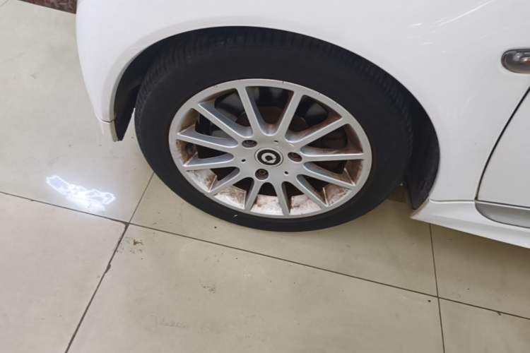 Used smart fortwo 2015 1.0 MHD Comfort Travel Edition Left Front Wheel Hub
