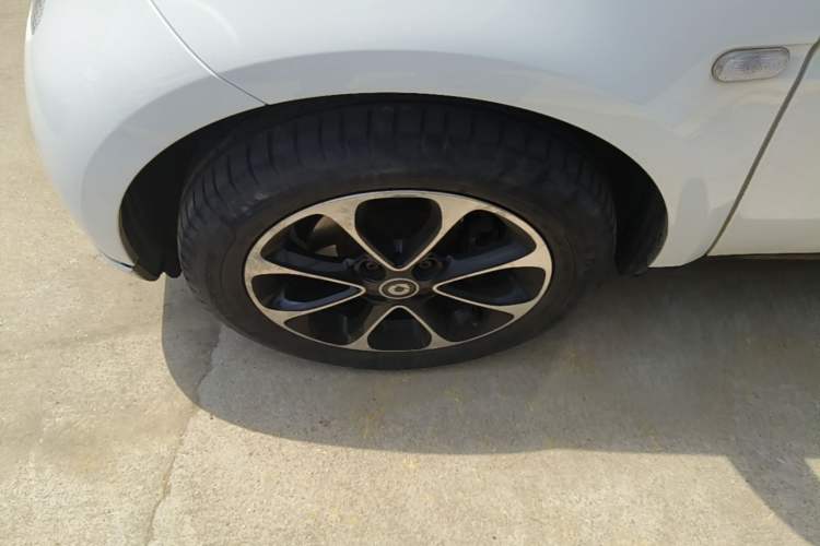 Used smart fortwo 2015 1.0L 52 kW Hardtop Passion Edition Left Front Wheel Hub