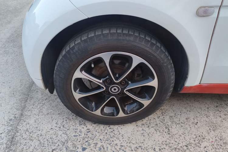 Used smart fortwo 2015 1.0L 52 kW Hardtop Passion Edition Left Front Wheel Hub