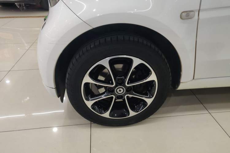 Used smart fortwo 2015 1.0L 52 kW Hardtop Passion Edition Left Front Wheel Hub