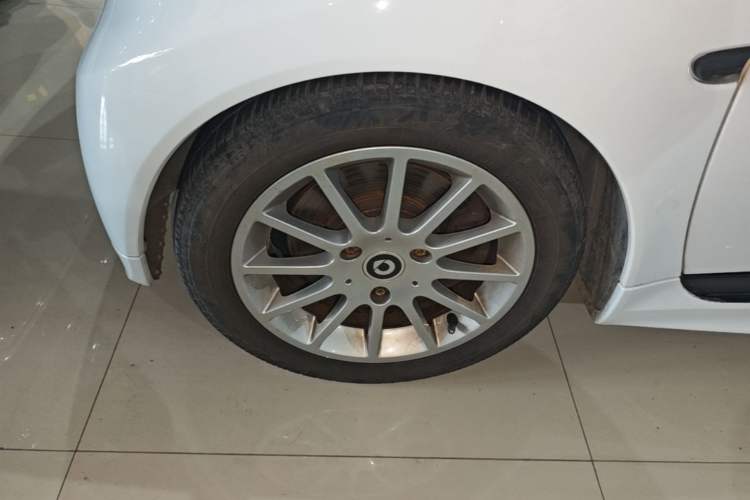 Used smart fortwo 2015 1.0 MHD Comfort Travel Edition Left Front Wheel Hub