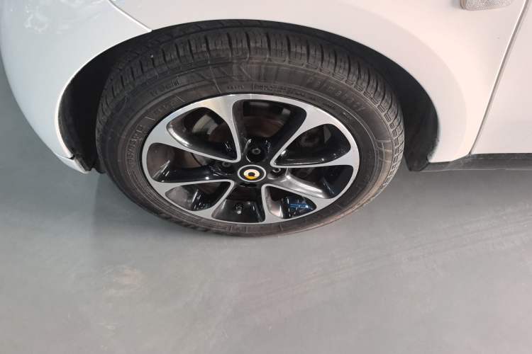 Used smart fortwo 2015 1.0L 52 kW Hardtop Passion Edition Left Front Wheel Hub