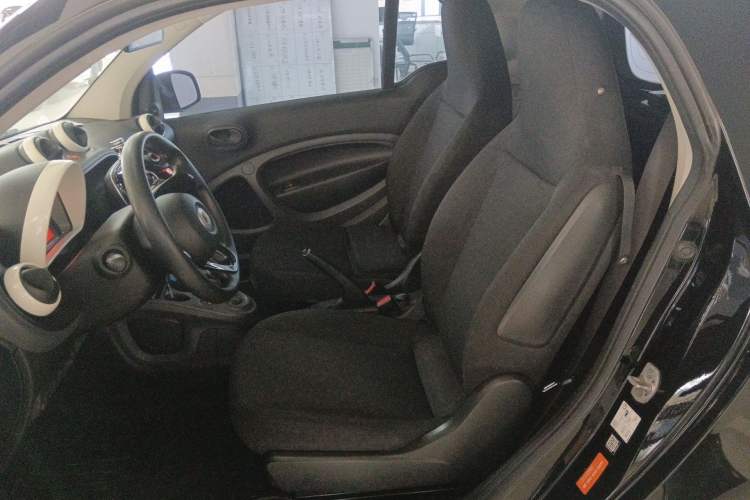 Used smart fortwo 2015 1.0L 52 kW hardtop Dynamic version Left Rear Seat