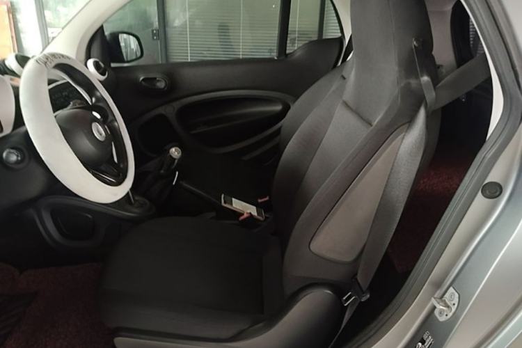 Used smart fortwo 2015 1.0L 52 kW hardtop Dynamic version Left Rear Seat