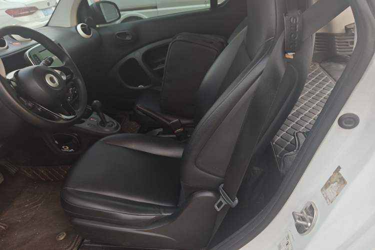 Used smart fortwo 2015 1.0L 52 kW hardtop Dynamic version Left Rear Seat