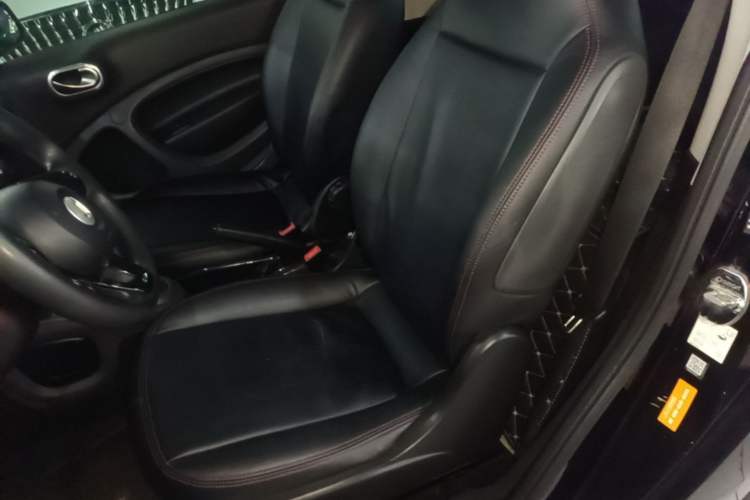 Used smart fortwo 2015 1.0L 52 kW hardtop Dynamic version Left Rear Seat