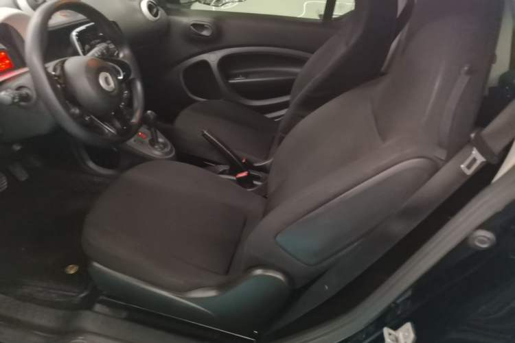 Used smart fortwo 2015 1.0L 52 kW hardtop Dynamic version Left Rear Seat
