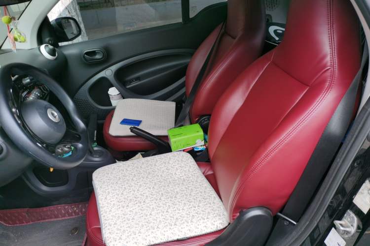 Used smart fortwo 2015 1.0L 52 kW hardtop Dynamic version Left Rear Seat
