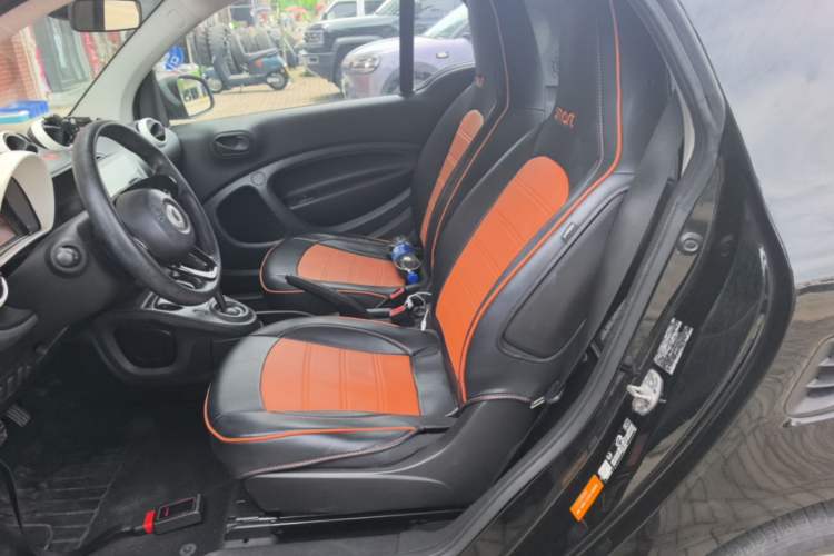 Used smart fortwo 2015 1.0L 52 kW hardtop Dynamic version Left Rear Seat