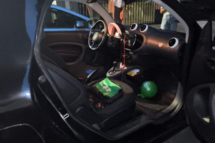 Used smart fortwo 2015 1.0L 52 kW hardtop Dynamic version Left Rear Seat