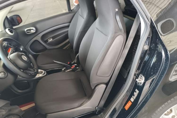 Used smart fortwo 2015 1.0L 52 kW hardtop Dynamic version Left Rear Seat