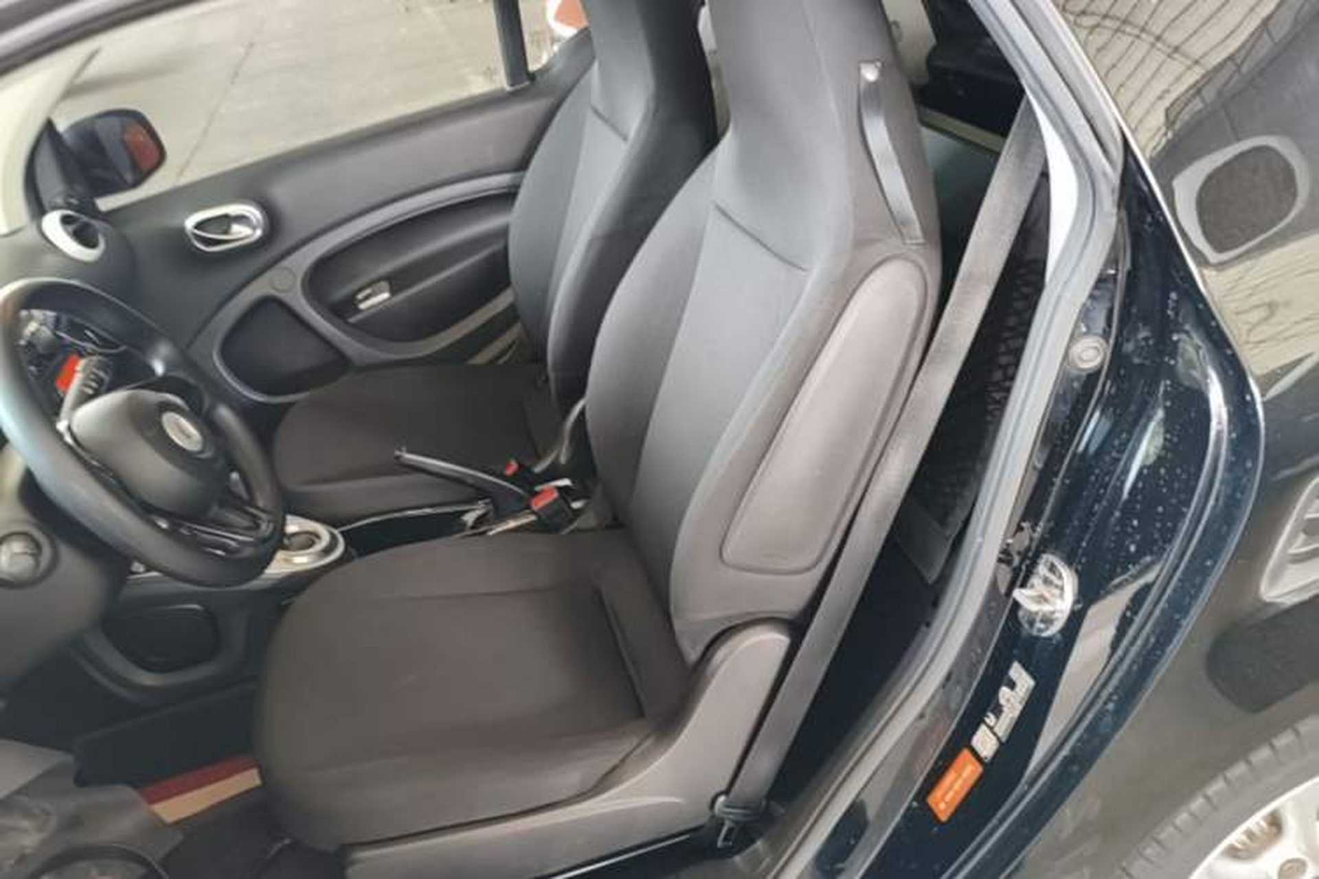 Used smart fortwo 2015 1.0L 52 kW hardtop Dynamic version Left Rear Seat