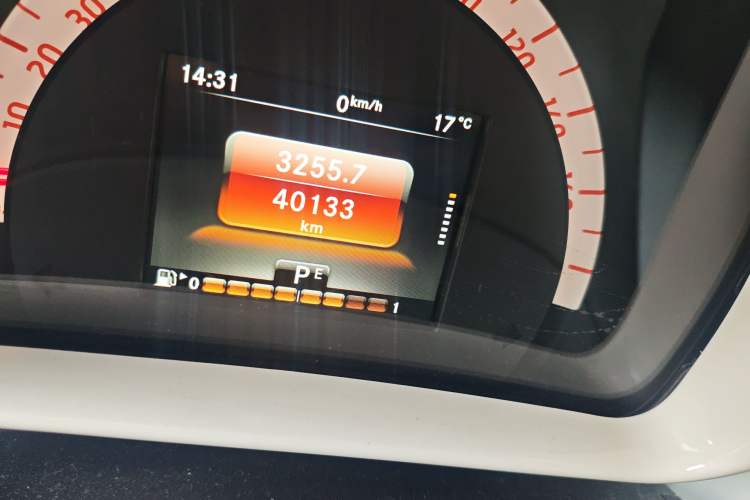 Used smart fortwo 2015 1.0L 52 kW Hardtop Passion Edition Odometer Close Up