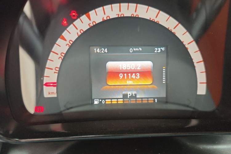 Used smart fortwo 2015 1.0L 52 kW Hardtop Passion Edition Odometer Close Up