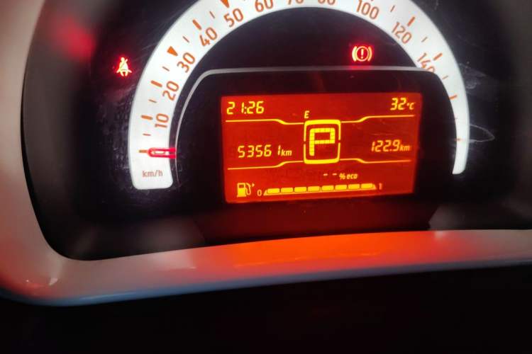 Used smart fortwo 2015 1.0L 52 kW hardtop Dynamic version Odometer Close Up