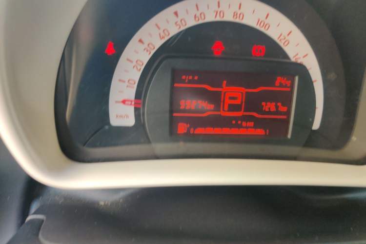 Used smart fortwo 2015 1.0L 52 kW hardtop Dynamic version Odometer Close Up