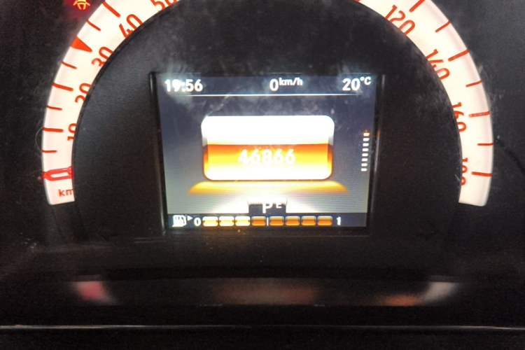 Used smart fortwo 2015 1.0L 52 kW Hardtop Passion Edition Odometer Close Up