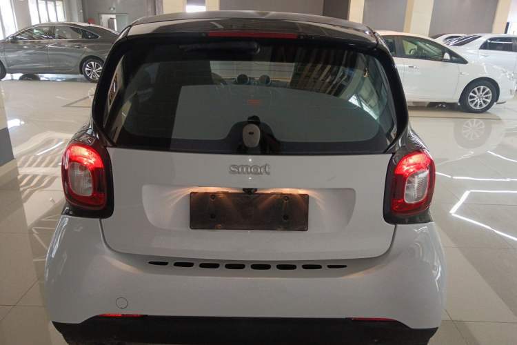Used smart fortwo 2015 1.0L 52 kW hardtop Dynamic version Rear