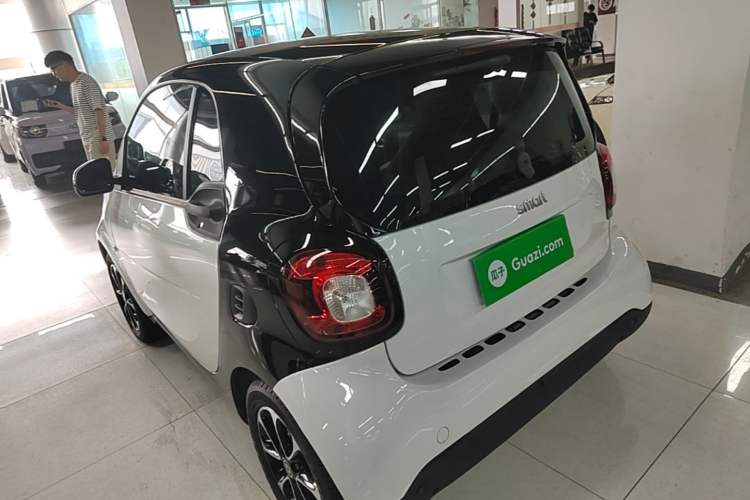 Used smart fortwo 2015 1.0L 52 kW Hardtop Passion Edition Rear Left 45 Deg