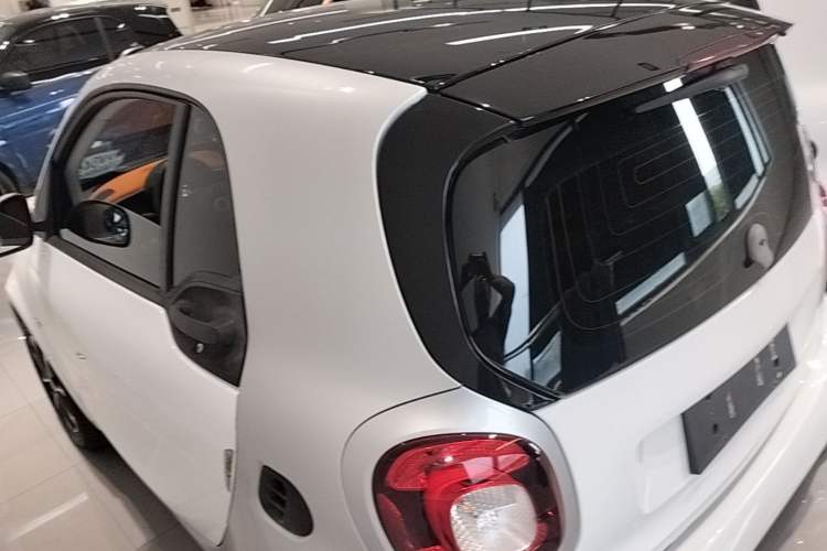 Used smart fortwo 2015 1.0L 52 kW Hardtop Passion Edition Rear Left 45 Deg