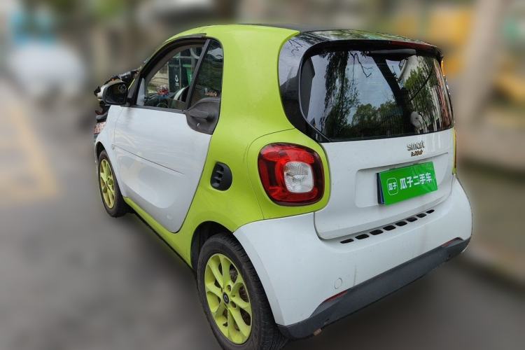Used smart fortwo 2015 1.0L 52 kW hardtop Dynamic version Rear Left 45 Deg