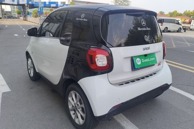 Used smart fortwo 2015 1.0L 52 kW hardtop Dynamic version Rear Left 45 Deg