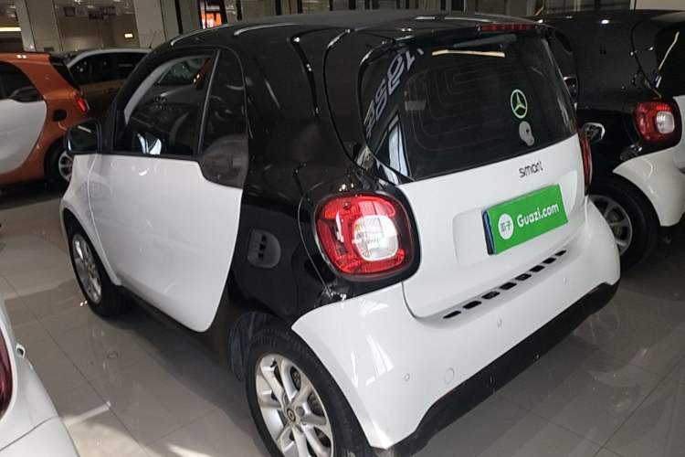Used smart fortwo 2015 1.0L 52 kW hardtop Dynamic version Rear Left 45 Deg