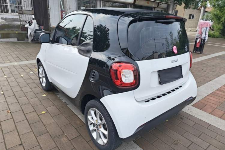 Used smart fortwo 2015 1.0L 52 kW hardtop Dynamic version Rear Left 45 Deg