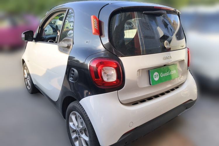 Used smart fortwo 2015 1.0L 52 kW hardtop Dynamic version Rear Left 45 Deg
